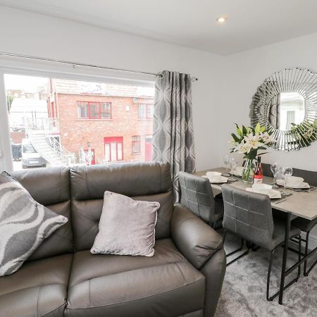 Daisy'S Den Apartment Whitby Exterior photo